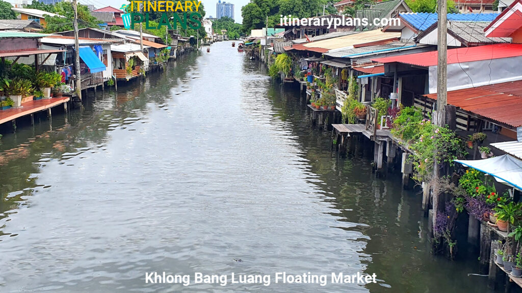 khlong-bang-luang-floating-market