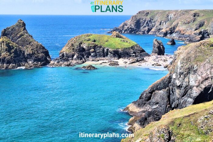 Kynance Cove Mermaid Pool -Travel Guide