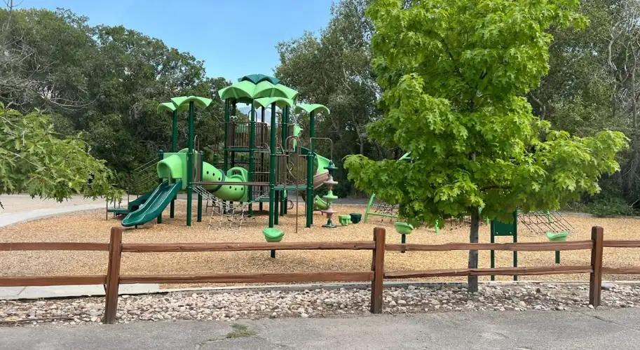 Highland Glen Park Playground