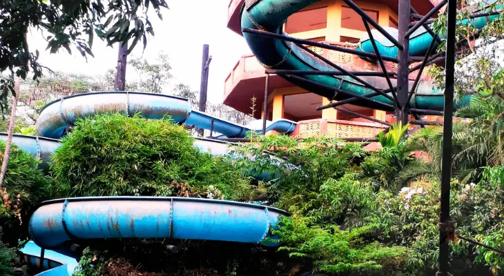 Tikuji ni Wadi amusement park