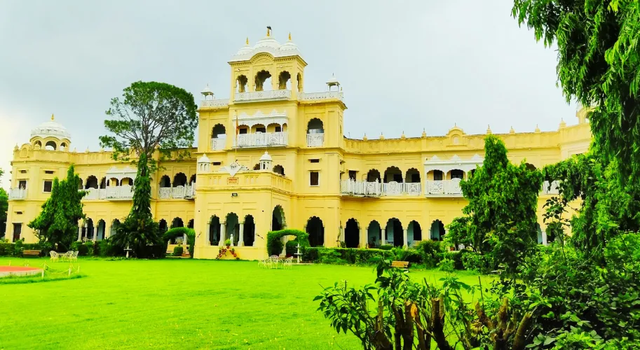 Mahesh Vilas Palace Ruins, India
